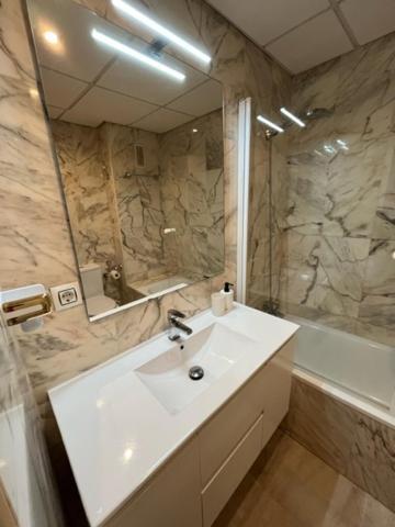 Amador Apartamento Familiar Centro Parking Amador De Los Rios Sevilla Dış mekan fotoğraf